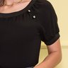 blusa preta detalhes em ribana e botoes nitido cima detalhe
