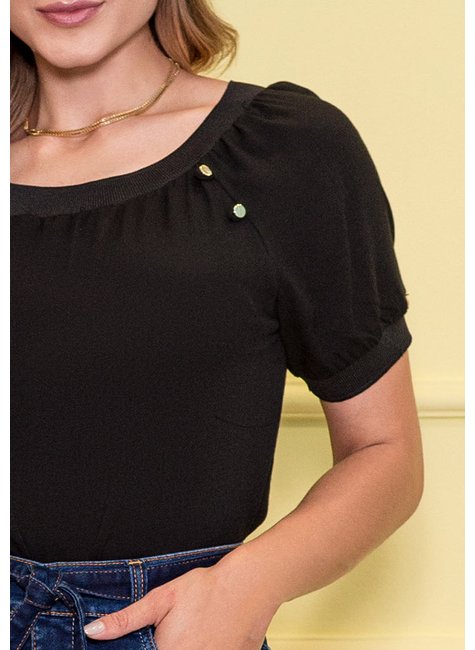 blusa preta detalhes em ribana e botoes nitido cima detalhe