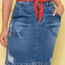 saia denim com bolso sobreposto e barra a fio nitido baixo