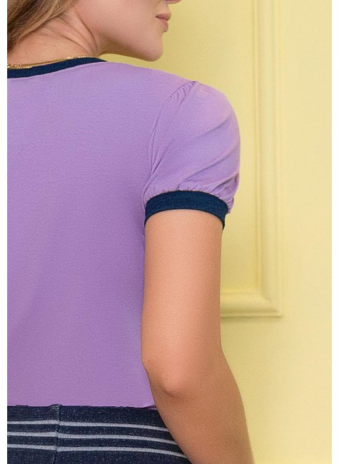 t shirt lilas estampada com aplicacoes em strass nitido costas cima detalhe