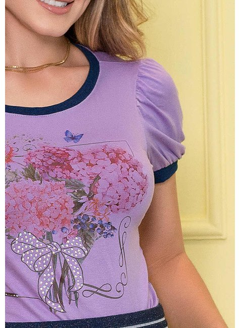 t shirt lilas estampada com aplicacoes em strass nitido cima detalhe